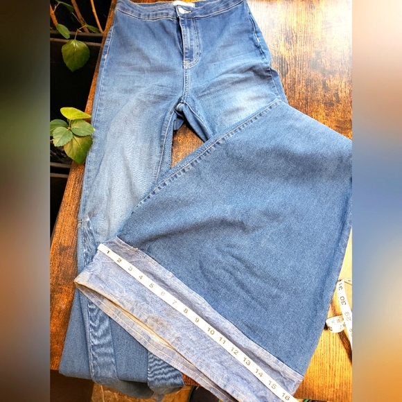 Free People Denim - Free People 25x36 TALL custom, high rise, mid wash, bell bottoms, vintage,